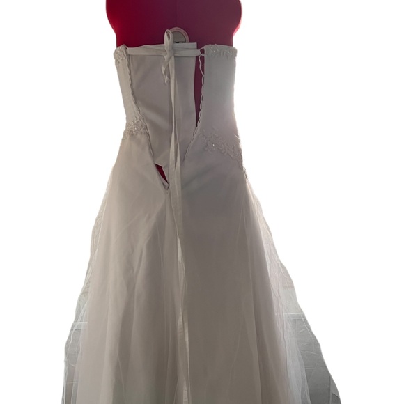 Wedding Dress, size 8 - Picture 3 of 6